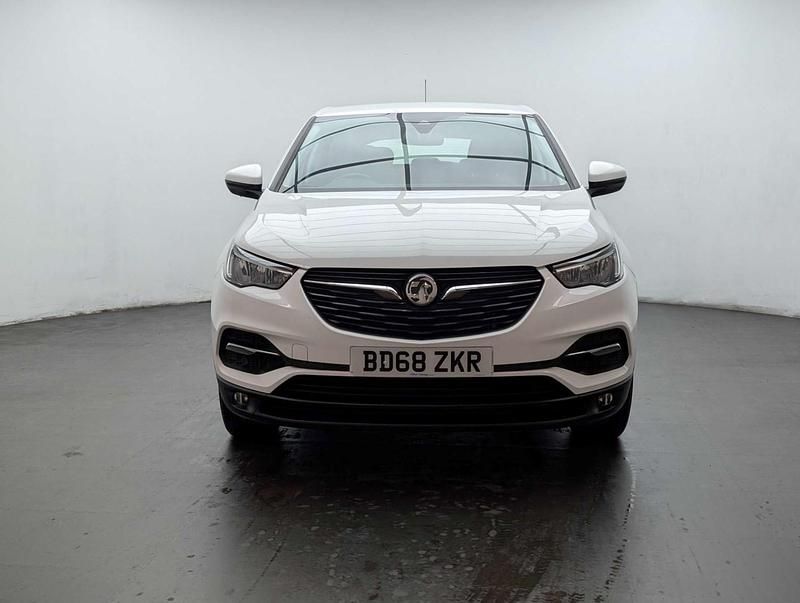 Used Vauxhall Grandland X S 130 HP (95 kW) 2018 White SUV