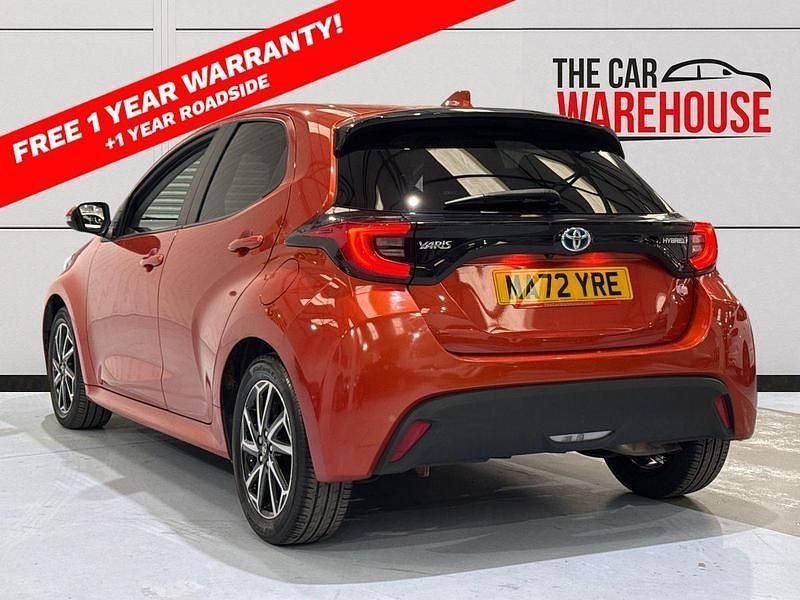 Used Toyota Yaris Hybrid Design 116 HP (85 kW) 2022 Orange Hatchback