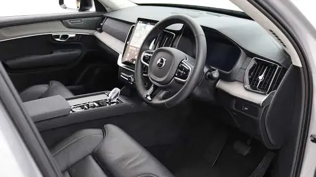 Usado Volvo XC90 Plus 250 HP (183 kW) 2025 SUV