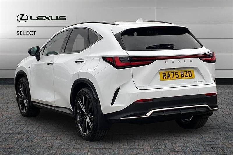 Usado Lexus NX450h+ Sport Line 292 CV (214 kW) 2026 Blanco SUV