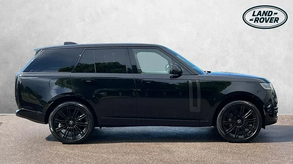 Used Land Rover Range Rover SE 300 HP (220 kW) 2024 Black SUV
