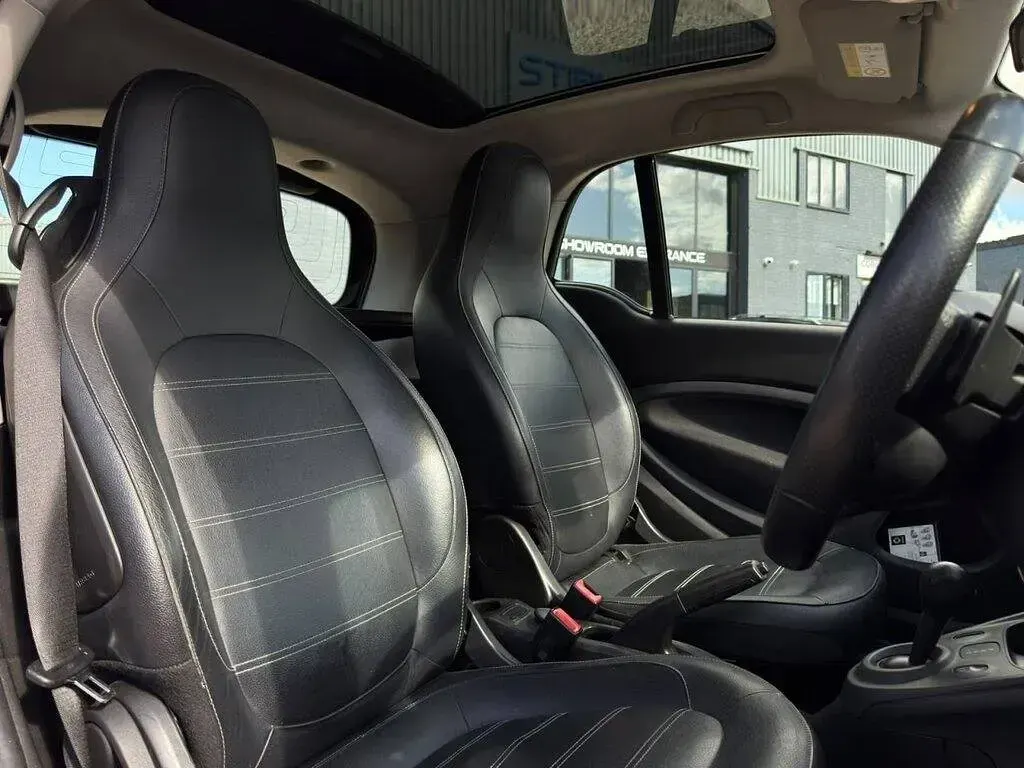 Used Smart ForTwo Coupé Premium 71 HP (52 kW) 2019 Black Coupe