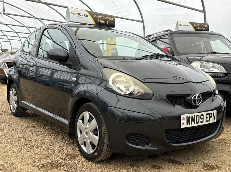 Begagnad Toyota Aygo 2009 Grå Halvkombi