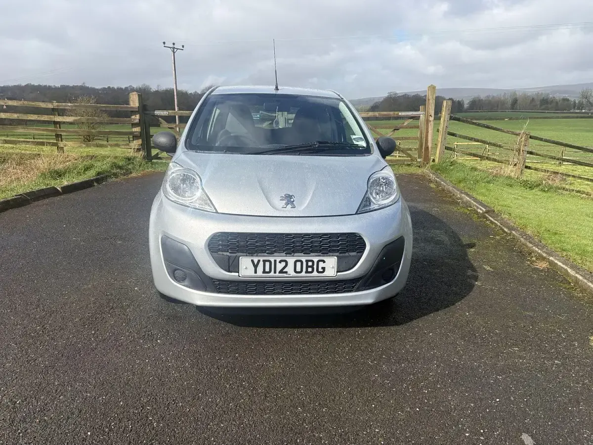 Used Peugeot 107 Access 68 HP (50 kW) 2012 Silver Hatchback