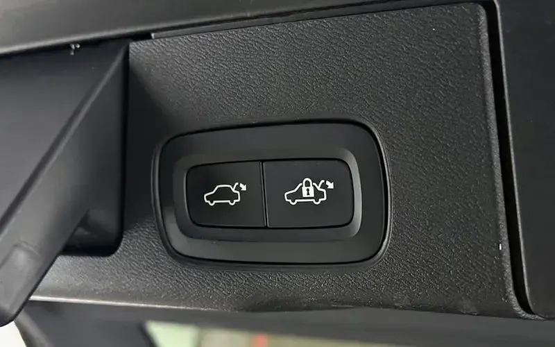 Used Volvo XC60 Inscription 455 HP (334 kW) 2022 Silver SUV