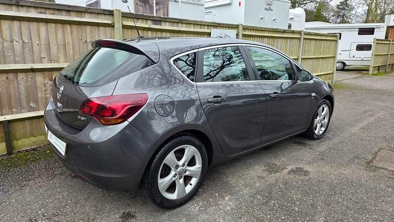 Used Vauxhall Astra SRi 125 HP (91 kW) 2011 Grey Hatchback