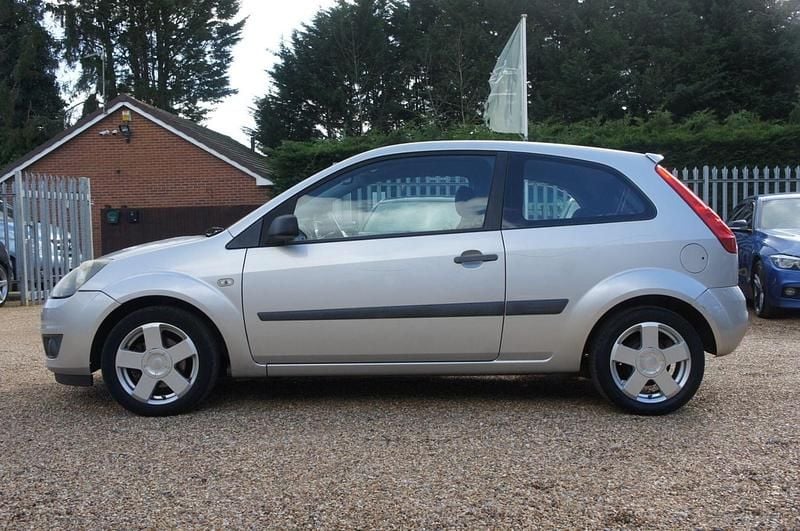 Used Ford Fiesta Zetec 2006 Silver Hatchback