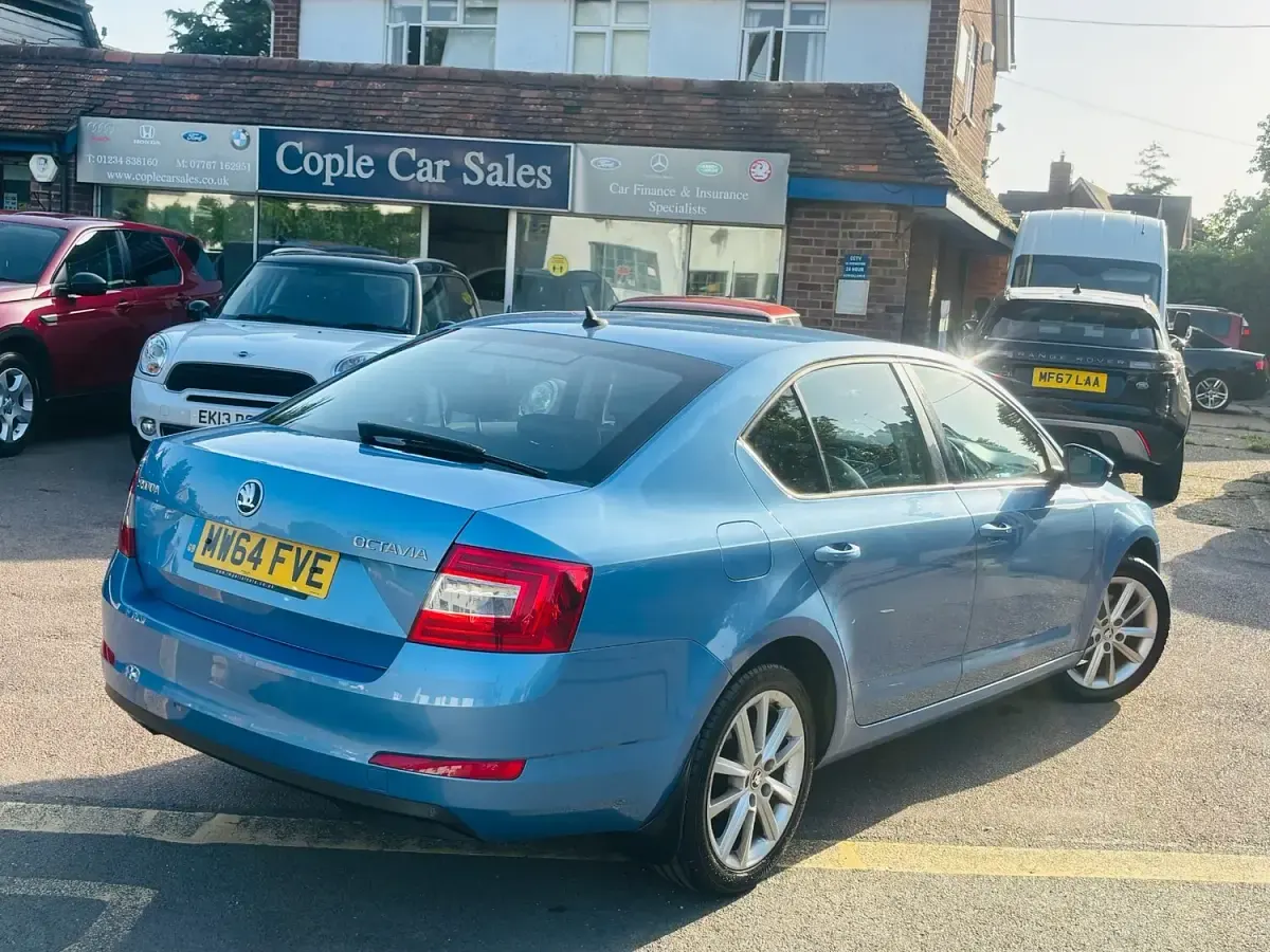 Used Skoda Octavia Elegance 184 HP (135 kW) 2015 Blue Estate