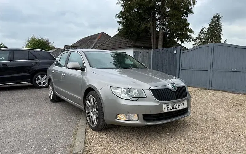 Used Skoda Superb Elegance 140 HP (102 kW) 2013 Hatchback