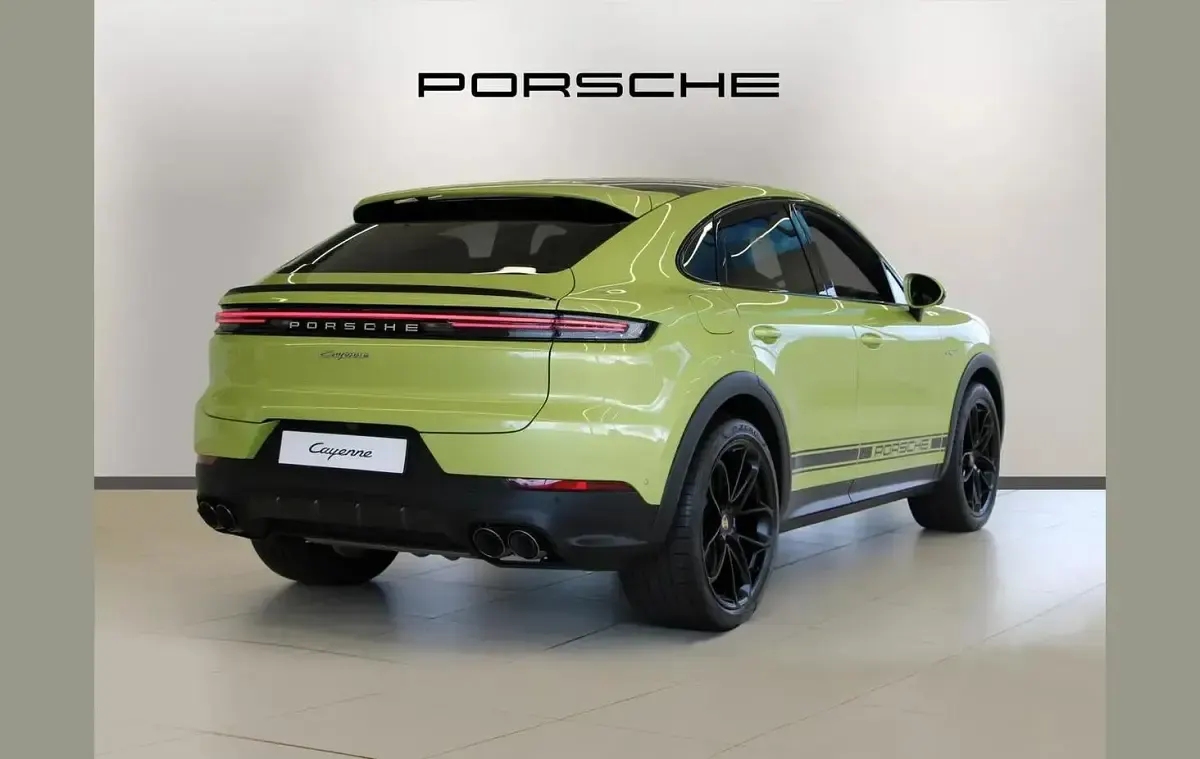Used Porsche Cayenne E-Hybrid 464 HP (341 kW) 2025 Green SUV