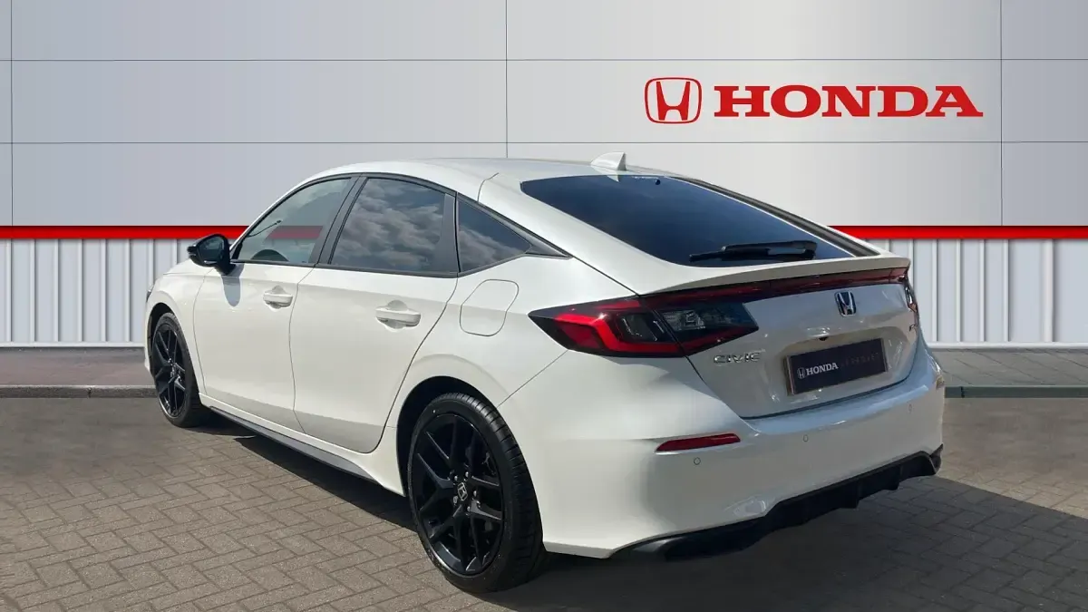 Used Honda Civic Hybrid 143 HP (105 kW) 2023 White Hatchback