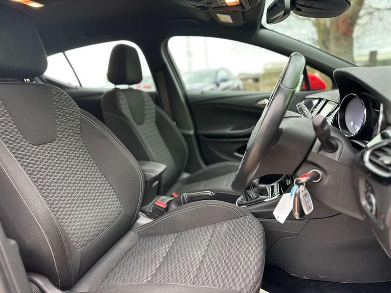 Used Vauxhall Astra SRi 136 HP (100 kW) 2016 Red Hatchback