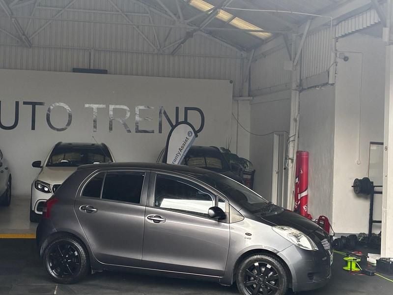 Used Toyota Yaris 90 HP (66 kW) 2009 Grey Hatchback