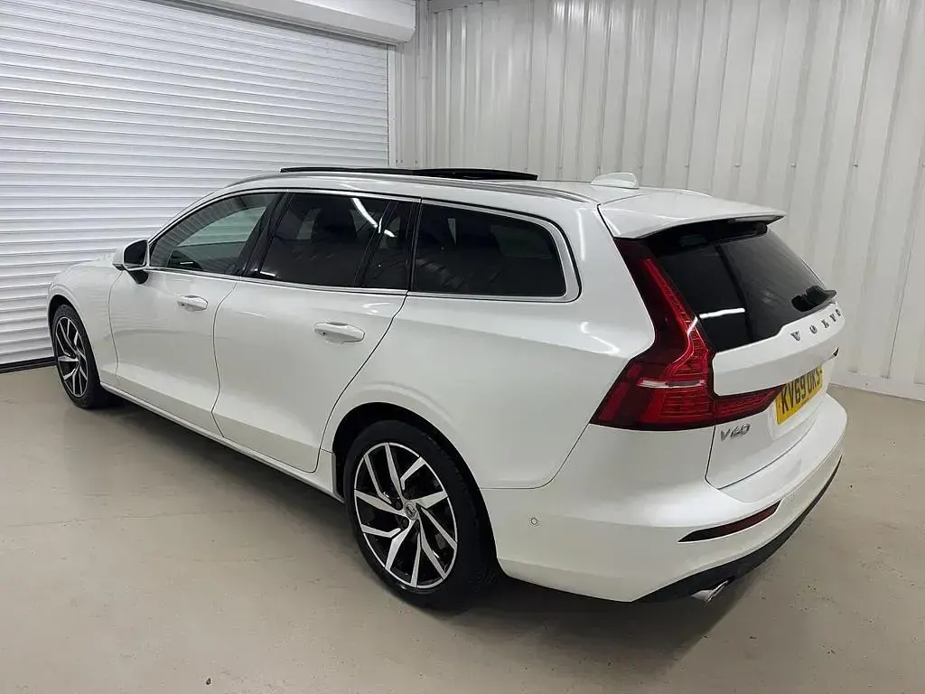 Used Volvo V60 Momentum 2019 White Estate