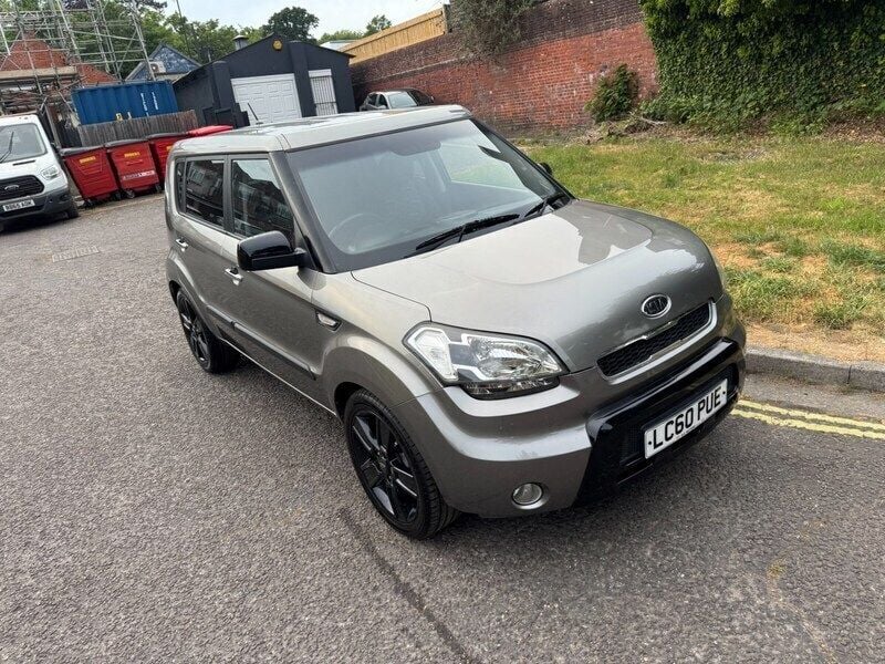 Silver Used 2010 Kia Soul SUV | £3,495 (A bit pricey) - Image 1/4