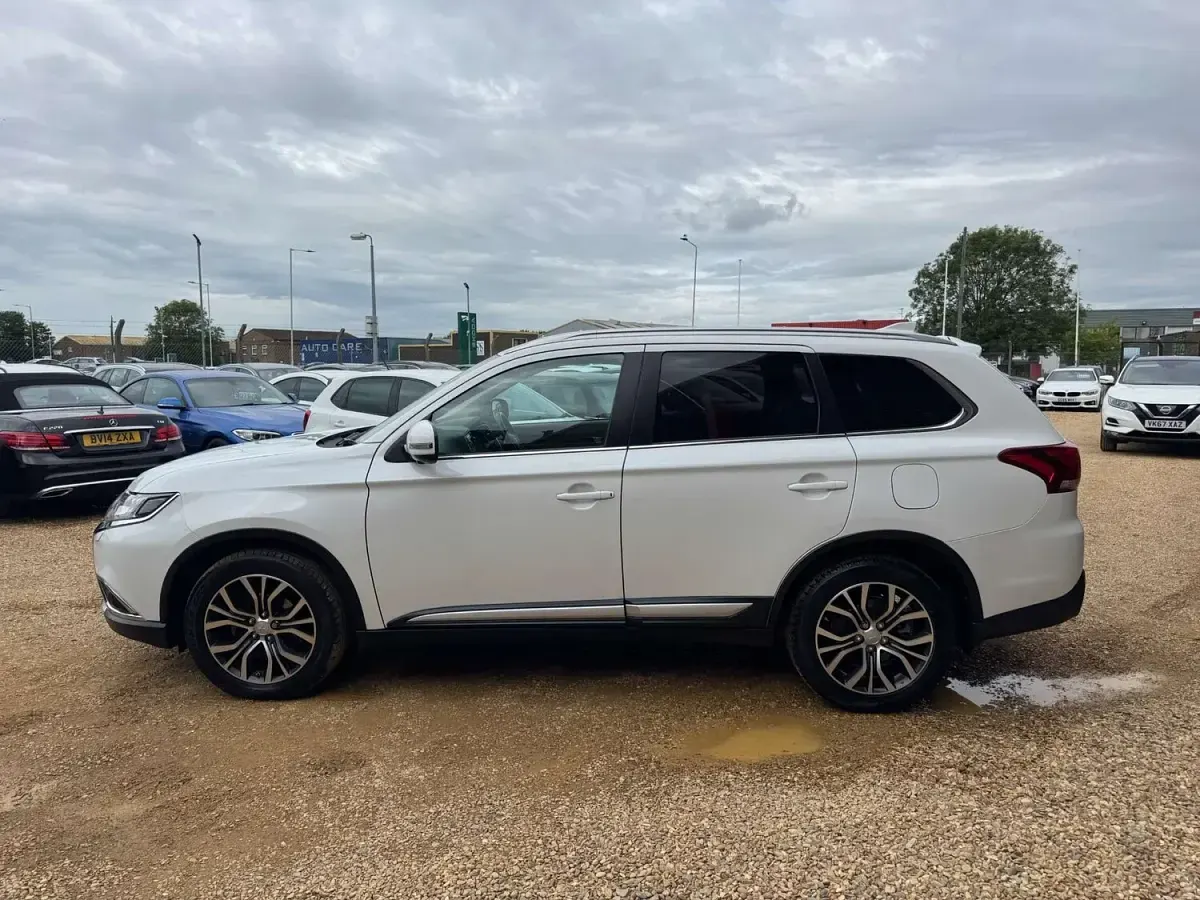 Used Mitsubishi Outlander 147 HP (108 kW) 2017 White SUV
