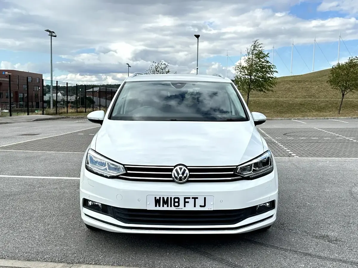 Used VW Touran SEL 150 HP (110 kW) 2018 White MPV