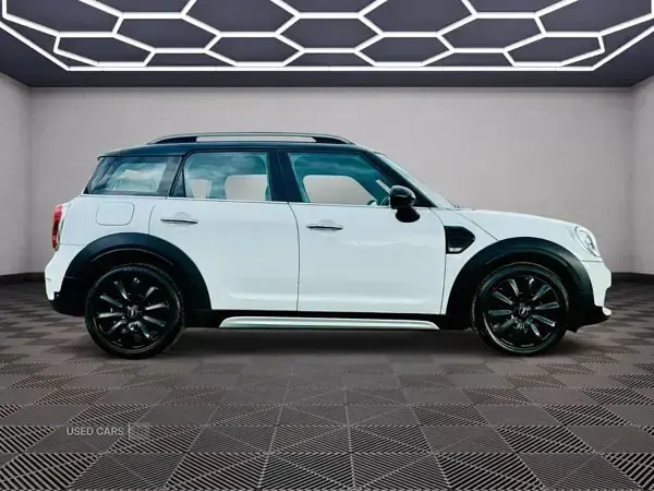 Używany Mini Cooper D 150 KM (110 kW) 2017 Biały Hatchback
