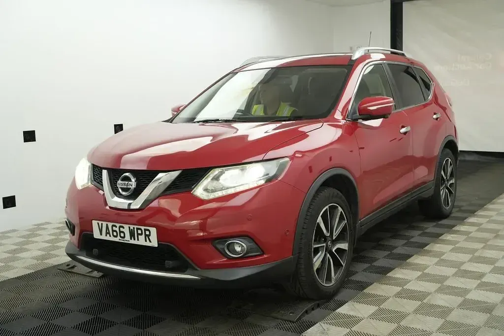 Used Nissan X-Trail Tekna 130 HP (95 kW) 2017 Red SUV