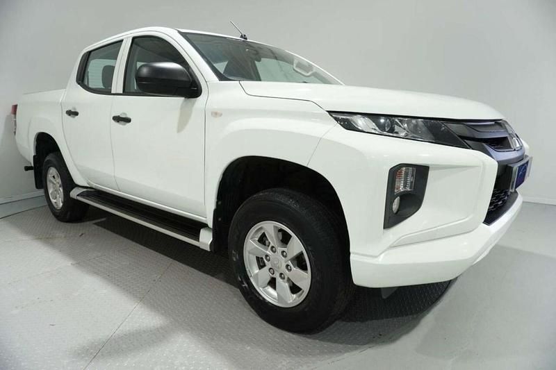 Used Mitsubishi L200 150 HP (110 kW) 2020 White Pickup