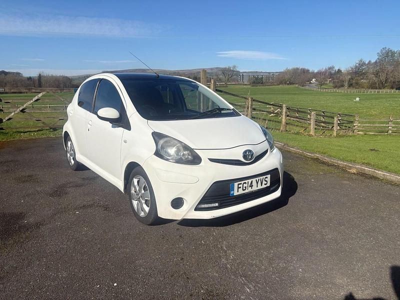 Used Toyota Aygo Style 2014 White Hatchback