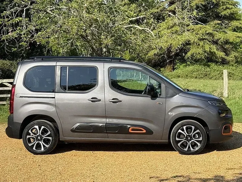 Używany Citroën e-Berlingo XTR 100 kW (136 KM) 2023 Szary Minivan