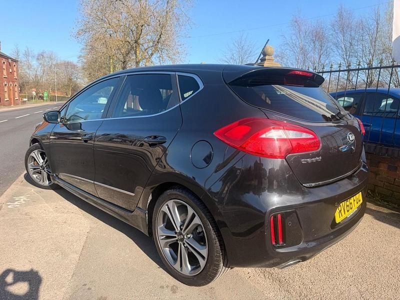 Käytetty Kia Ceed GT-Line 2016 Musta Viistoperä