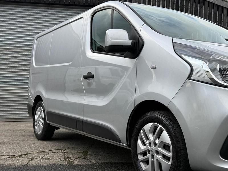 Used Renault Trafic 2016 Silver MPV