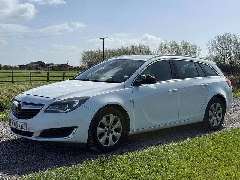 Used Vauxhall Insignia S 136 HP (100 kW) 2016 White Estate