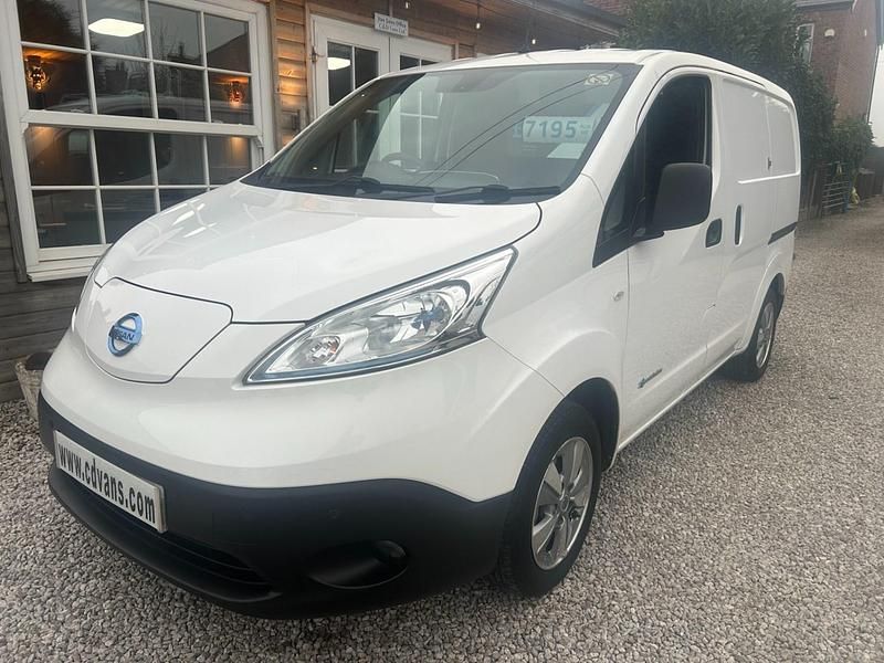 Used Nissan e-NV200 Tekna 80 kW (109 HP) 2020 White MPV