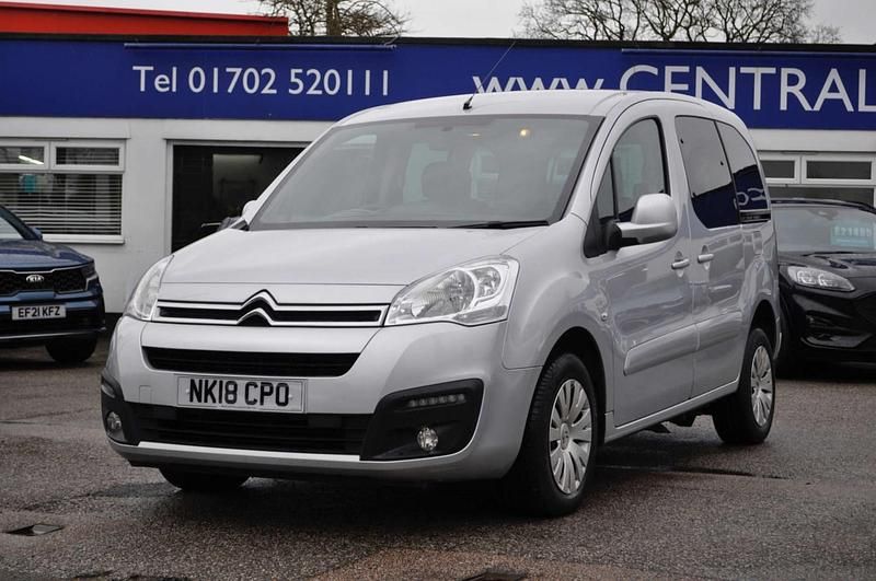 Used Citroën Berlingo Feel 100 HP (73 kW) 2018 Silver MPV