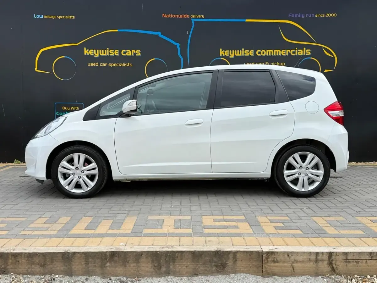 Used Honda Jazz ES 2015 White Hatchback