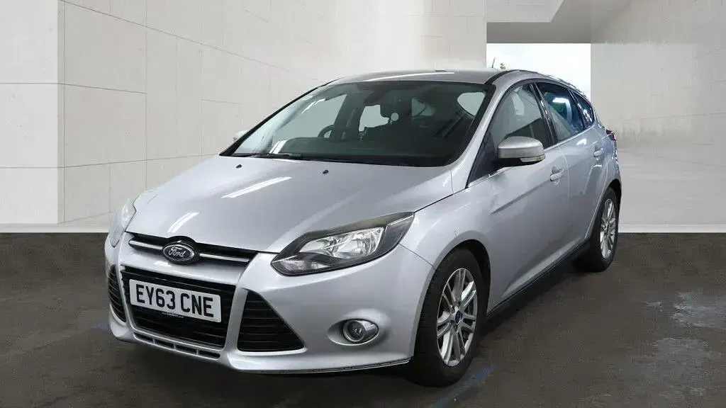Begagnad Ford Focus Titanium 115 HK (84 kW) 2013 Silver Halvkombi
