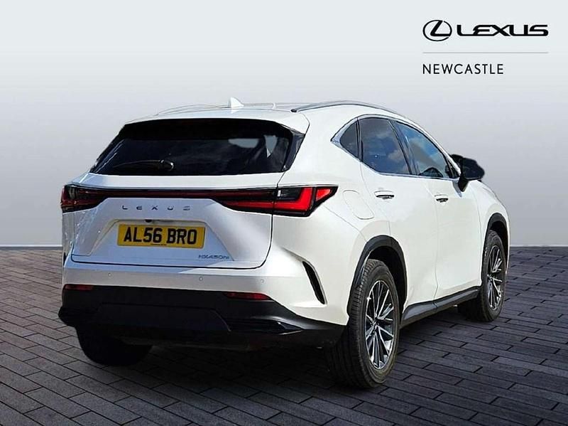 Used Lexus NX450h+ 301 HP (221 kW) 2022 White SUV