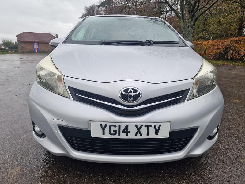 Used Toyota Yaris Plus 99 HP (72 kW) 2014 Silver Hatchback