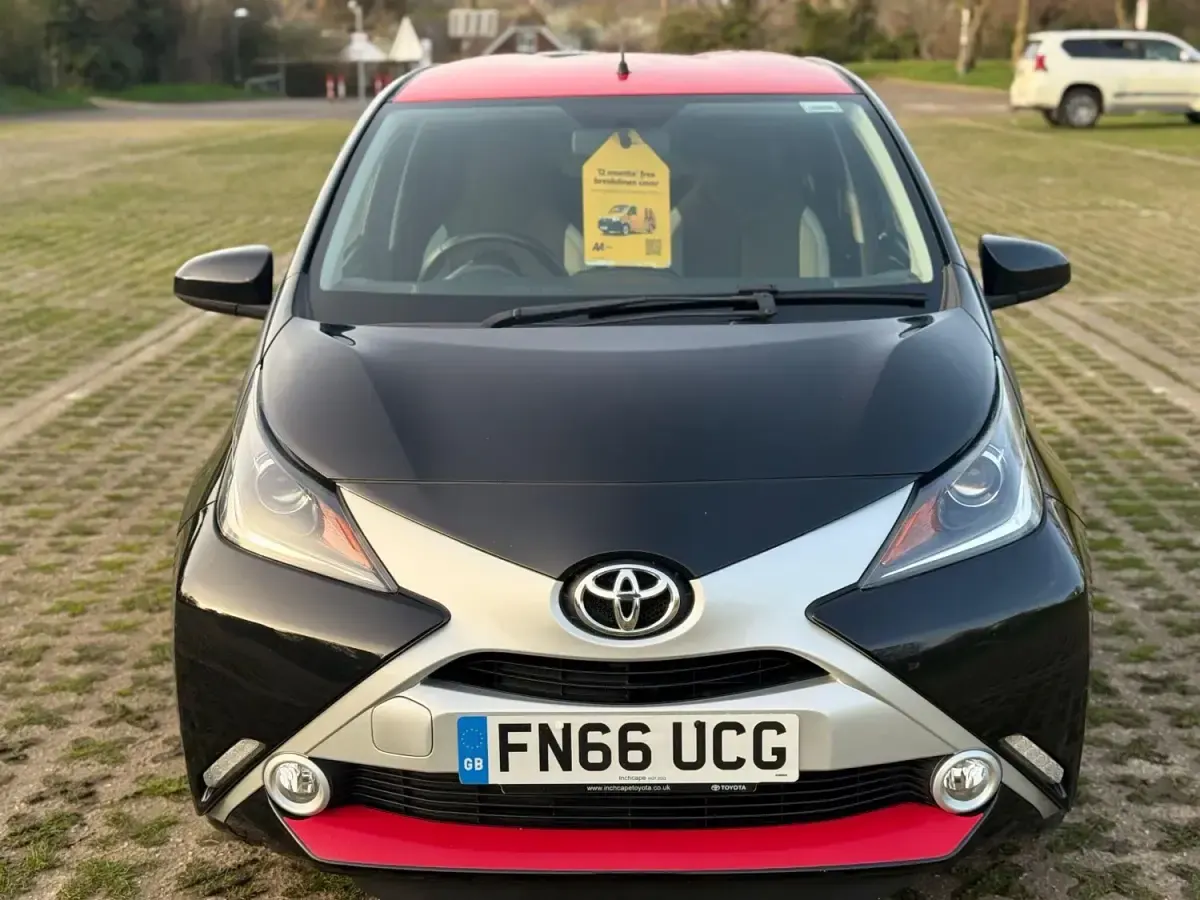 Gebraucht Toyota Aygo x-press 69 PS (50 kW) 2016 Schwarz Kleinwagen