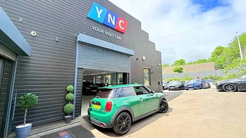 Used Mini Cooper SE Hatch 135 kW (184 HP) 2021 Green Hatchback