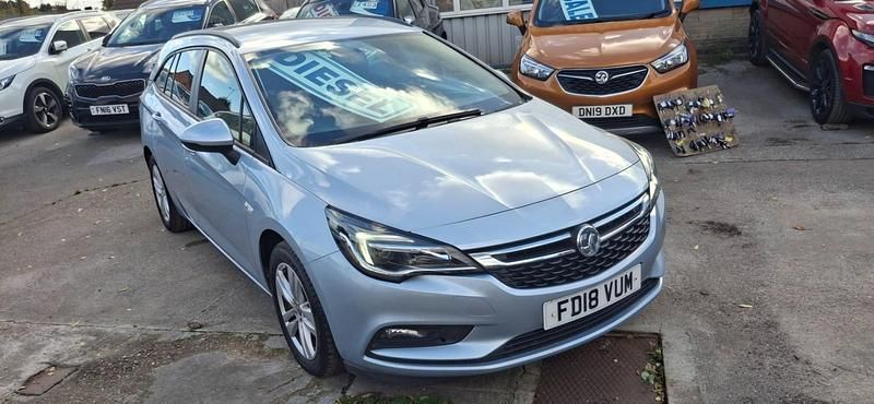 Silver Used 2018 Vauxhall Astra Design Edition Estate | £6,000 (Good price) - Image 1/4