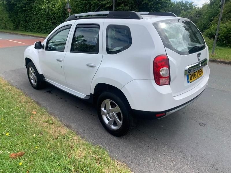 Used Dacia Duster Lauréate 110 HP (80 kW) 2013 White Hatchback