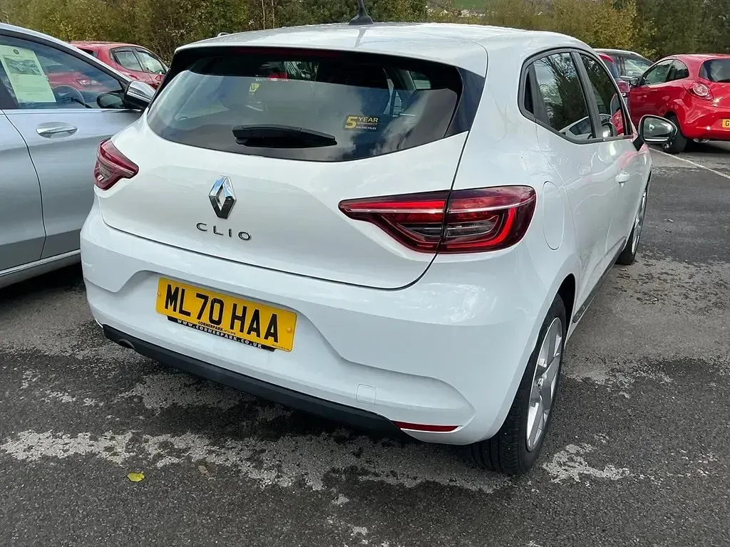 Used Renault Clio Play 100 HP (73 kW) 2020 White Hatchback
