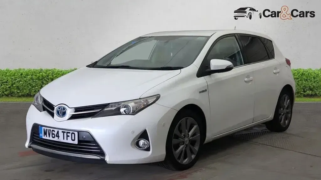 Used Toyota Auris 136 HP (100 kW) 2014 White Hatchback