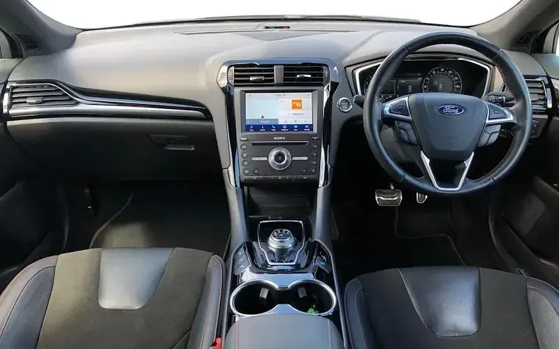 Used Ford Mondeo ST-Line 190 HP (139 kW) 2021 White Hatchback