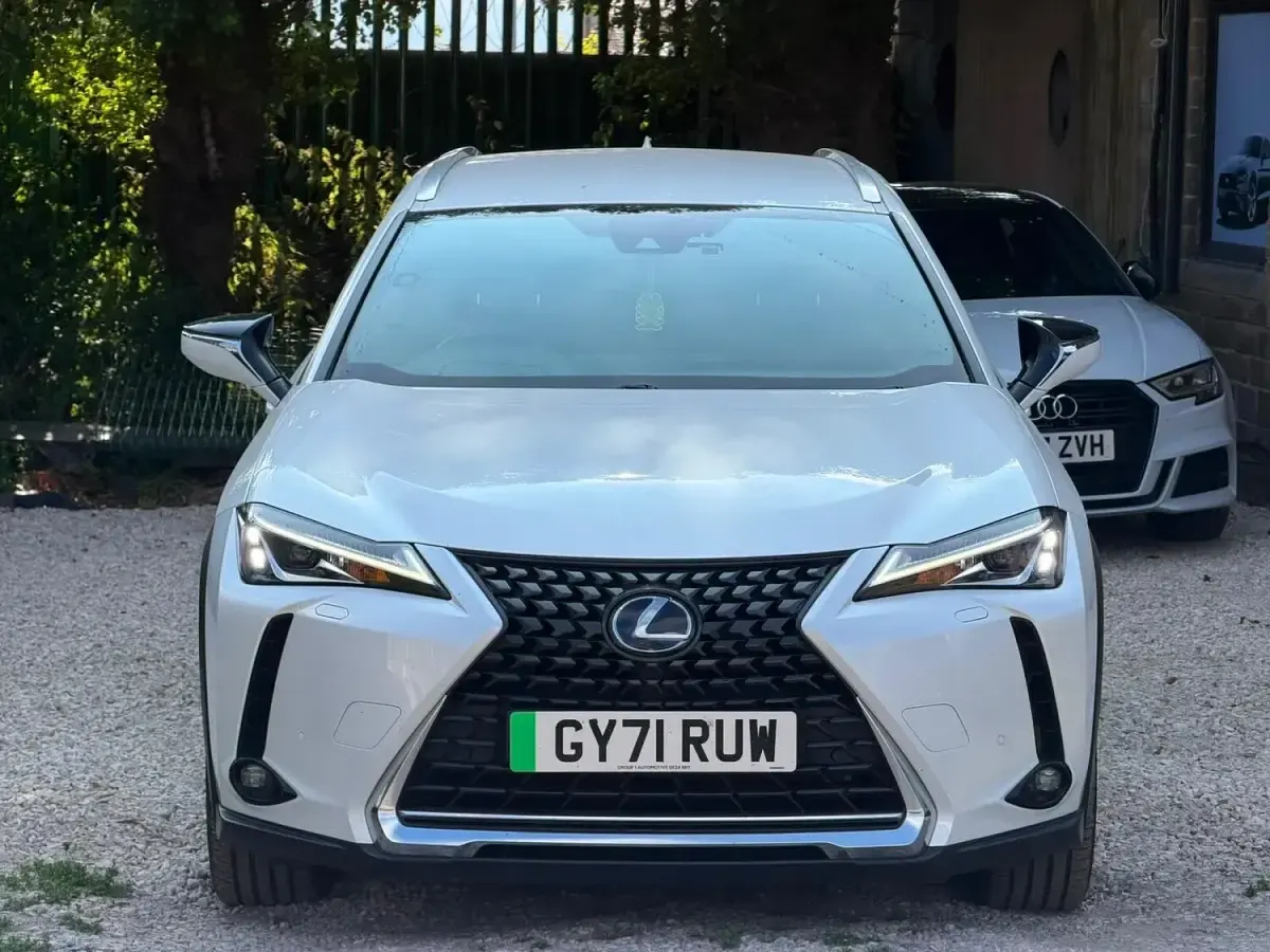 Used Lexus UX 150 kW (204 HP) 2021 White SUV