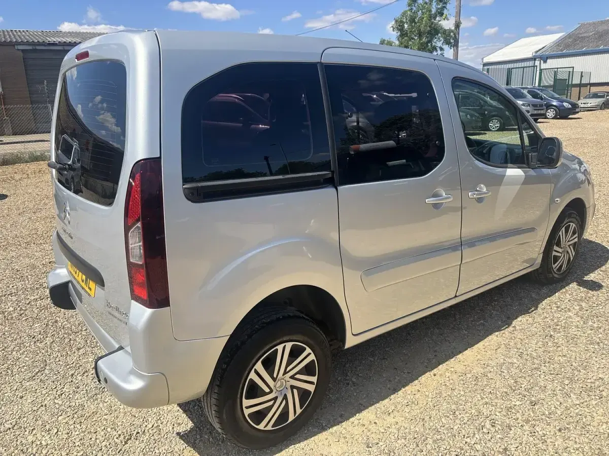 Used Citroën Berlingo Feel 99 HP (72 kW) 2017 Silver MPV