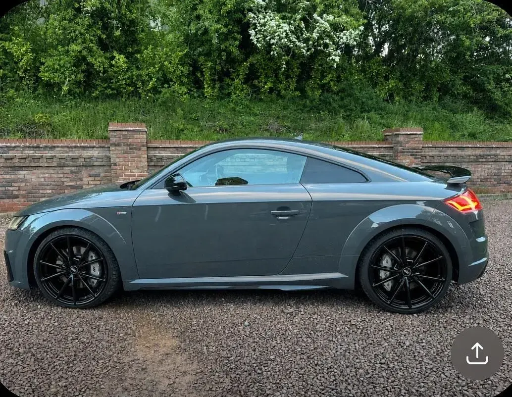Begagnad Audi TT Black Edition 2020 Grå Sportkupé