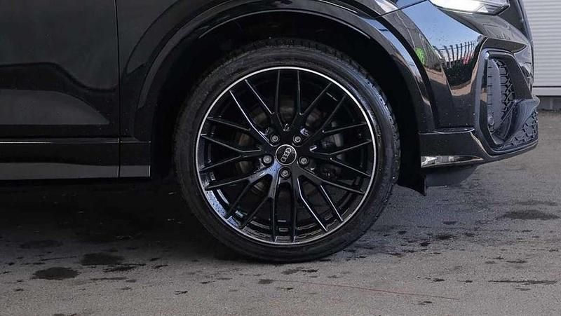 Begagnad Audi Q2 Black Edition 2023 SUV