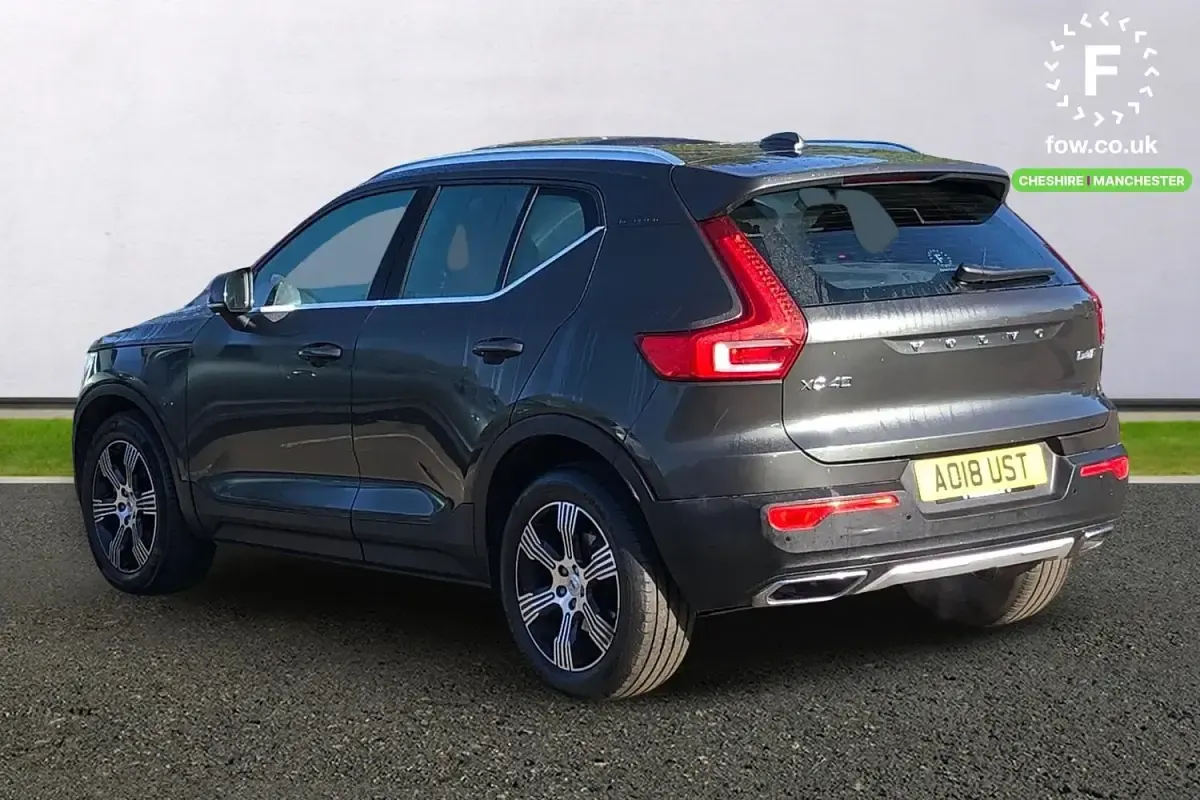 Usado Volvo XC40 Inscription 150 HP (110 kW) 2018 Cinzento SUV