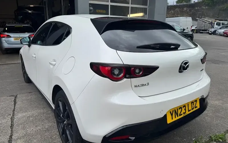 Used Mazda 3 Inclusive 186 HP (136 kW) 2022 White Hatchback
