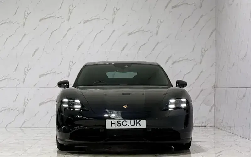 Usado Porsche Taycan 350 kW (476 HP) 2023 Sedan