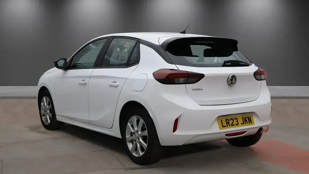 Used Vauxhall Corsa Design Edition 100 HP (73 kW) 2023 White Hatchback